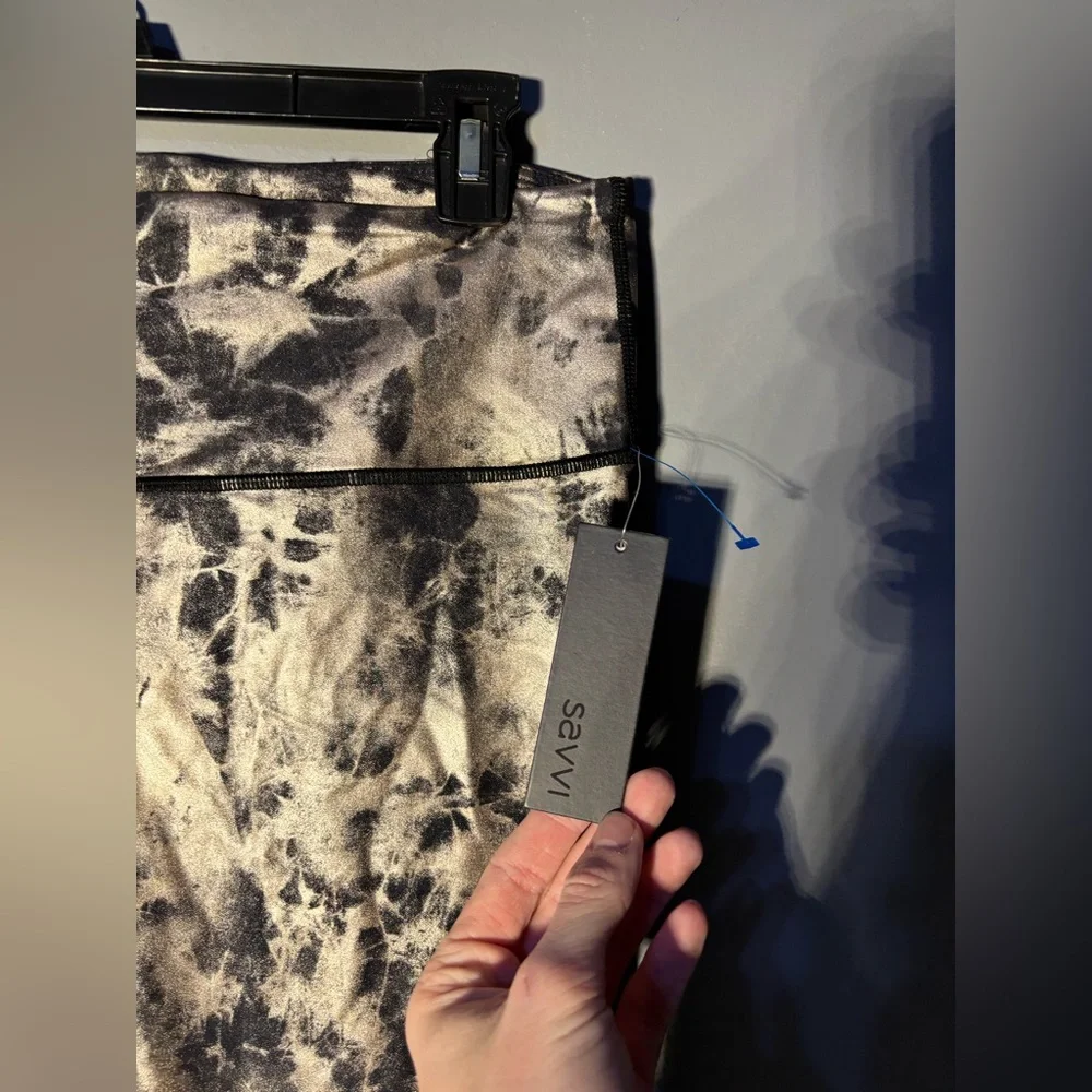 Savvi Phoenix Metallic Leggings Women’s Size 1XL - Picture 3 of 5